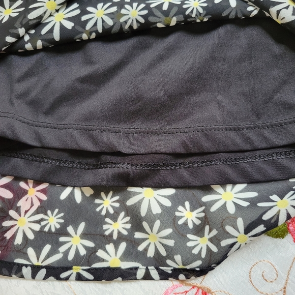 Black white yellow daisy floral print H&M slip a-line mini skirt 2 - Picture 3 of 7